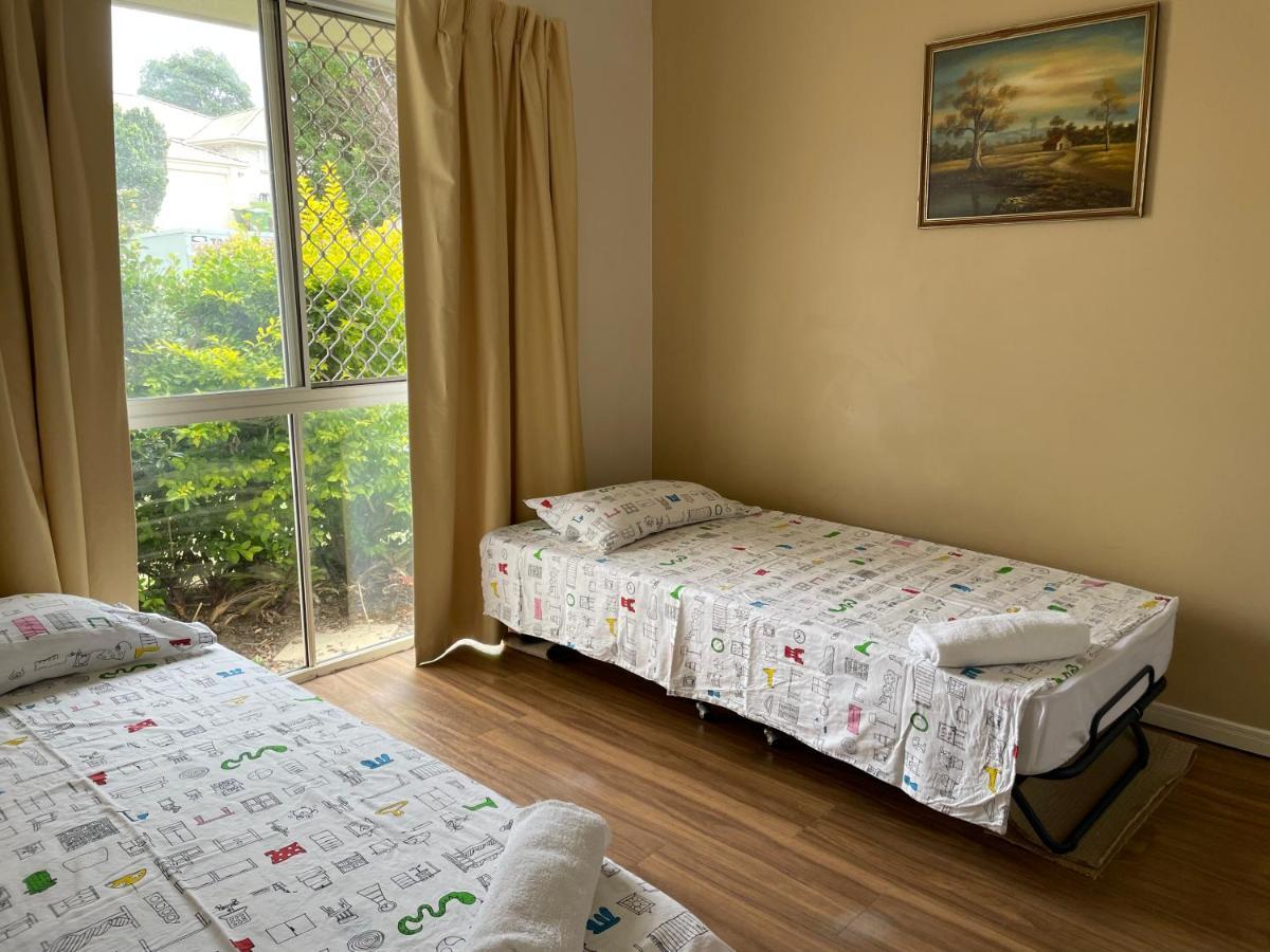 Theme Parks Amituofo Homestay โกลด์โคสต์ ภายนอก รูปภาพ