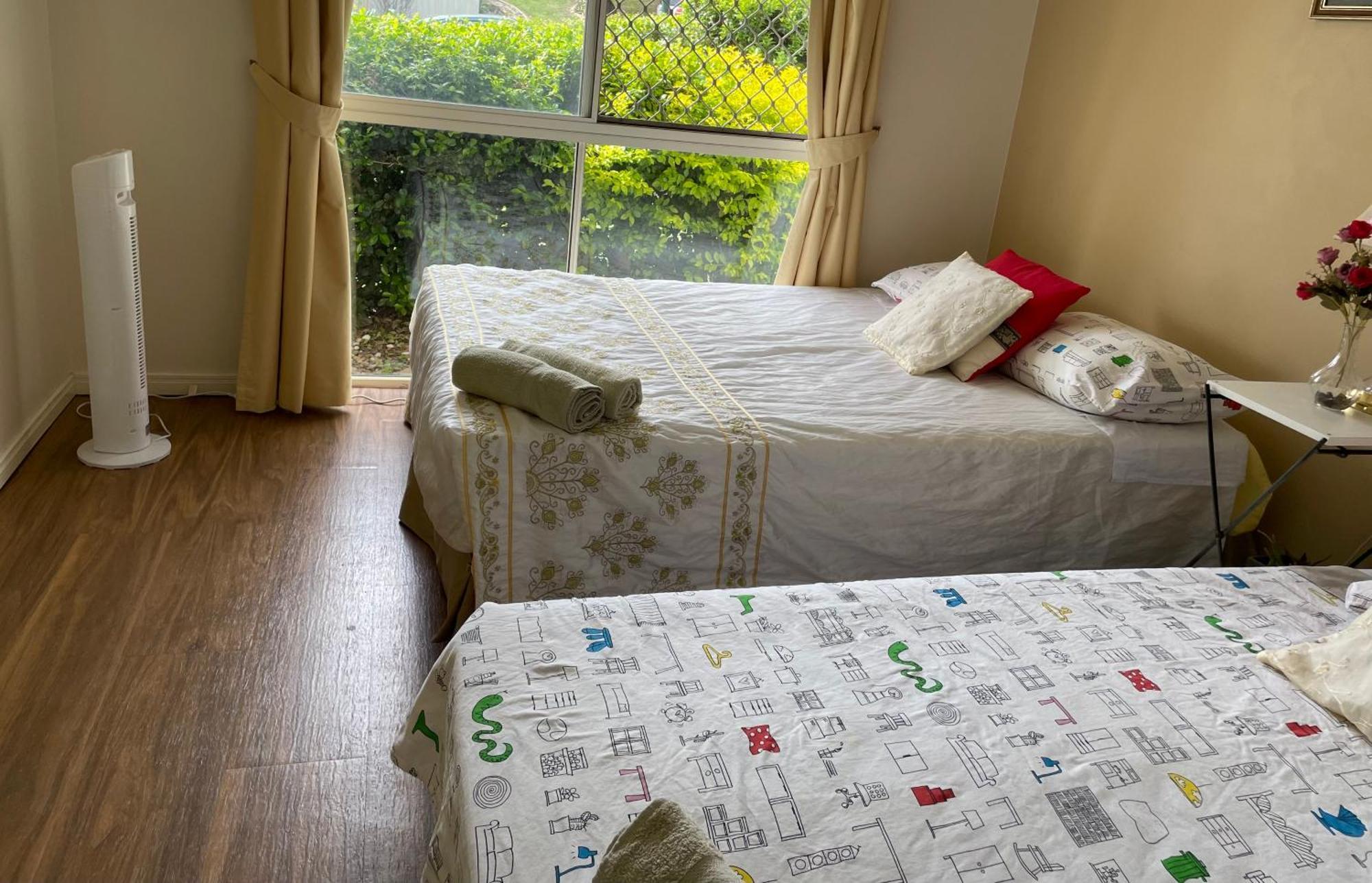 Theme Parks Amituofo Homestay โกลด์โคสต์ ภายนอก รูปภาพ