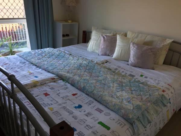 Theme Parks Amituofo Homestay โกลด์โคสต์ ภายนอก รูปภาพ